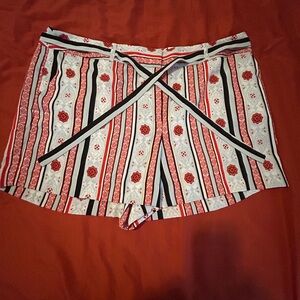 Beautiful sz 14 Loft shorts just in time for your summer outfit! Flowy and cool!